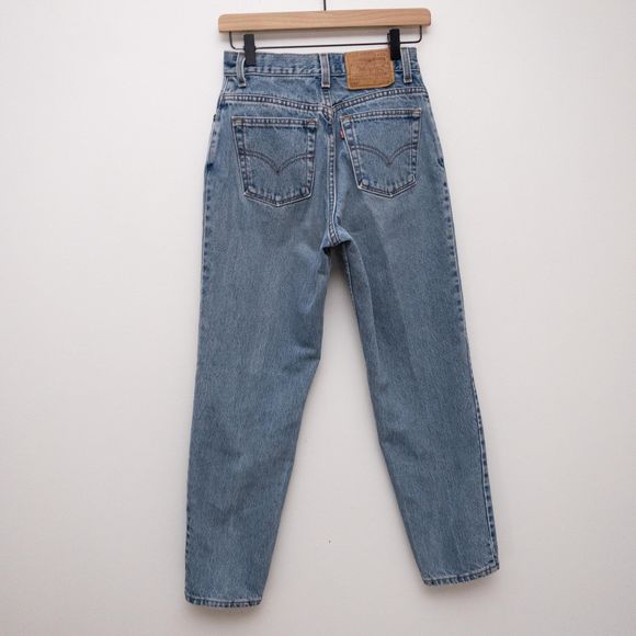 LEVI’S Vintage 550 90’s Light Wash Stonewash High Waisted Mom Jeans - Picture 4 of 9